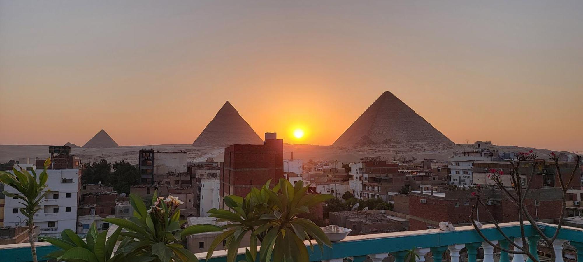 Pyramids Temple Guest House Kafrat al Jabal Bagian luar foto